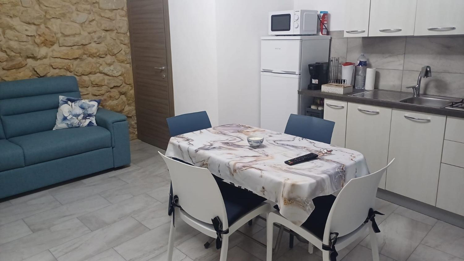 Others 2, A cantunera o castieddu, Agrigento