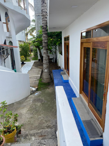 Others 2, Penguin House, Isabela