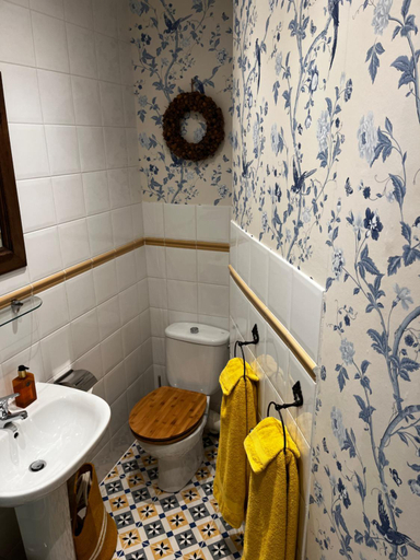 Bathroom 3, Le Bouquet Bleu Bed and Breakfast, Dordogne