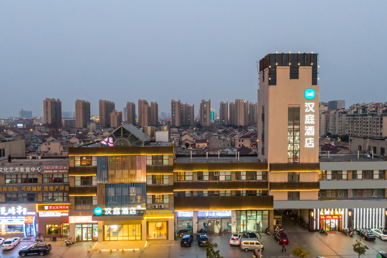 Exterior & Views