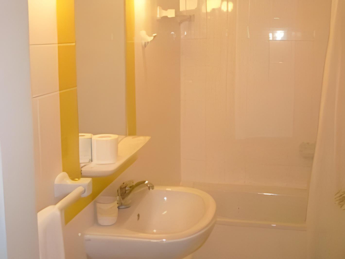 Bathroom 5, Casa Do Cimo, Fundão