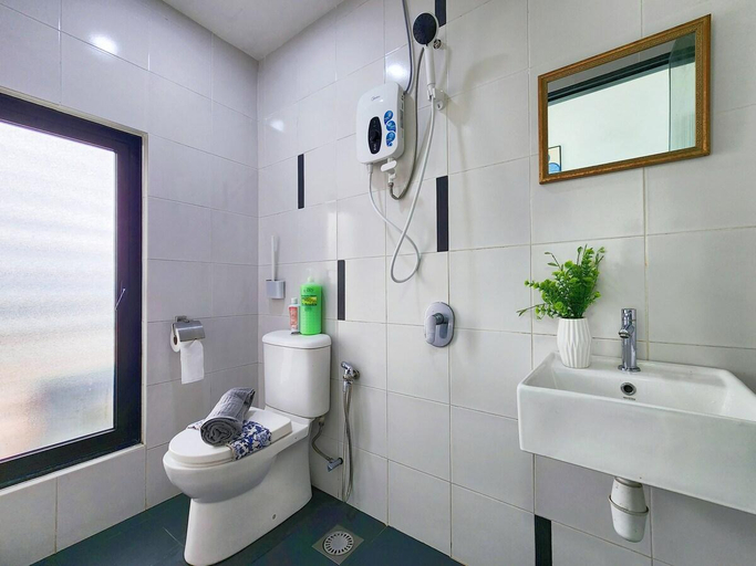 Bathroom, Studio E Sofo Apartment Suria Jaya - Shah Alam, Shah Alam