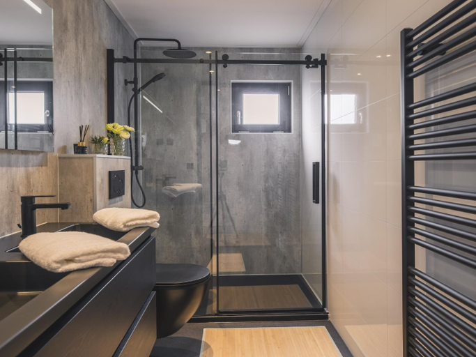 Bathroom, Cozy Riverside Escape, Buren
