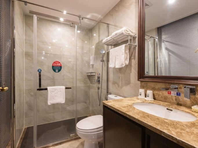 Bathroom 3, GreenTree Inn JiangSu Changzhou Dinosaur Park Global Harbor Express Hotel, Wuxi