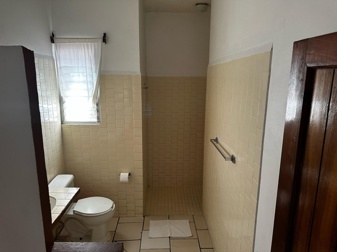 Bathroom 3, Hotel Casablanca, Dist. Pochutla