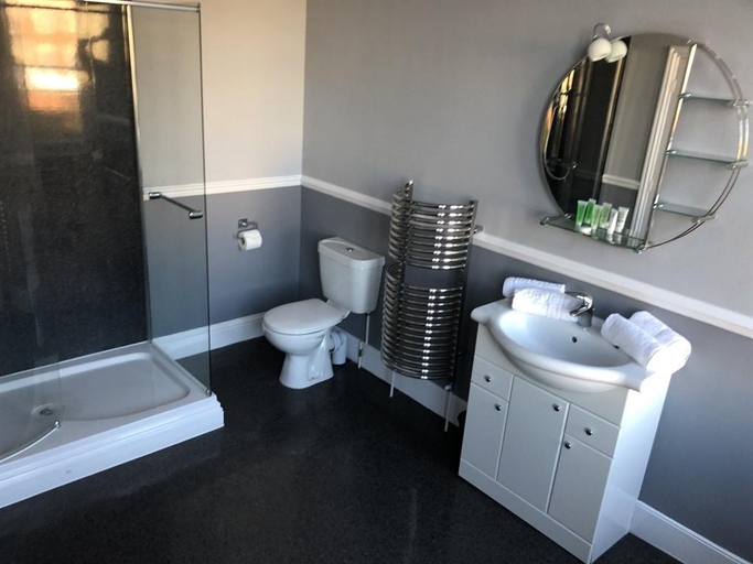 Bathroom, The White Lion Hotel, Cambridgeshire
