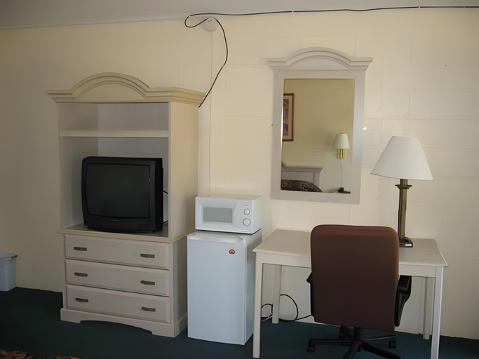 Bedroom, Deluxe Inn Jasper, Jasper
