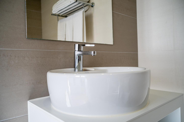 Bathroom 3, By the Sea - Nazare, Nazaré