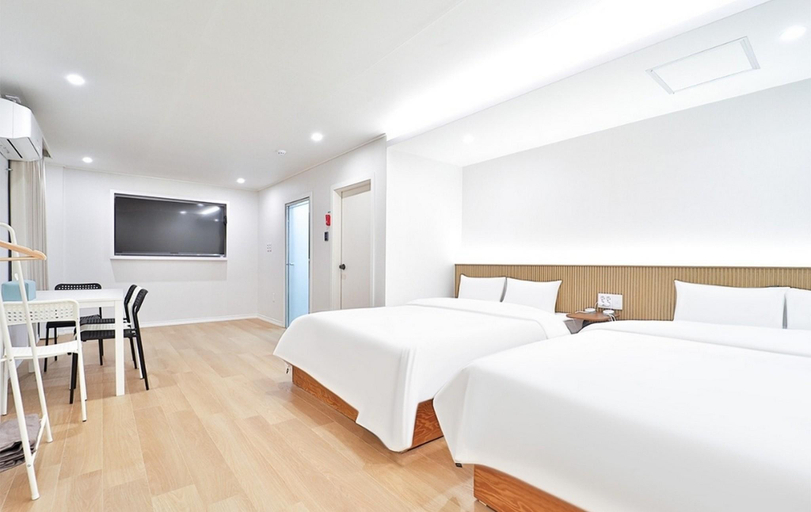 Bedroom 3, Busan Holic Story, Suyeong