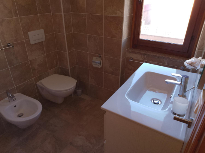 Bathroom 2, S' Agrustu, Nuoro