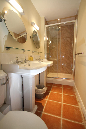 Bathroom, Bickleigh Castle Hotel, Devon