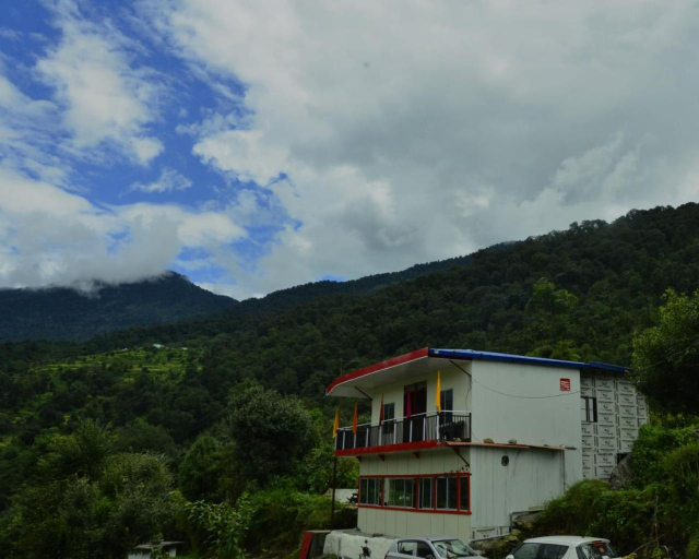 Exterior & Views