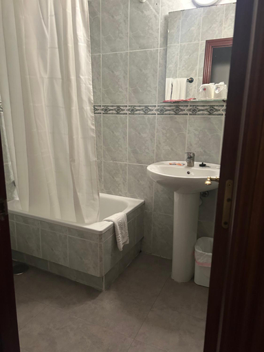 Bathroom 3, Hospedaje Amarantos, Cantabria