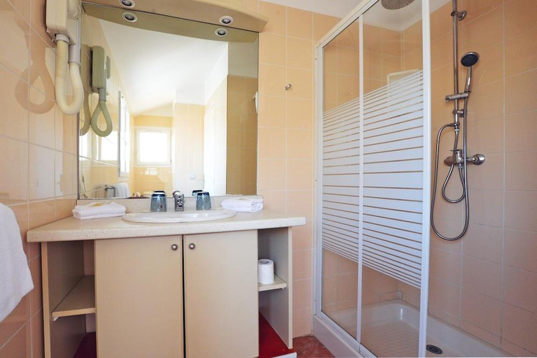 Bathroom 3, Hôtel Belvédère, Haute-Corse