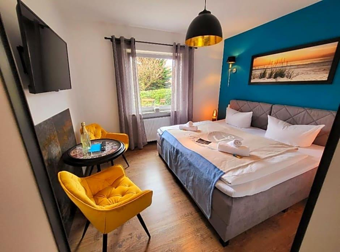 Bedroom 4, Hotel Am Schwarzen Berg, Stade