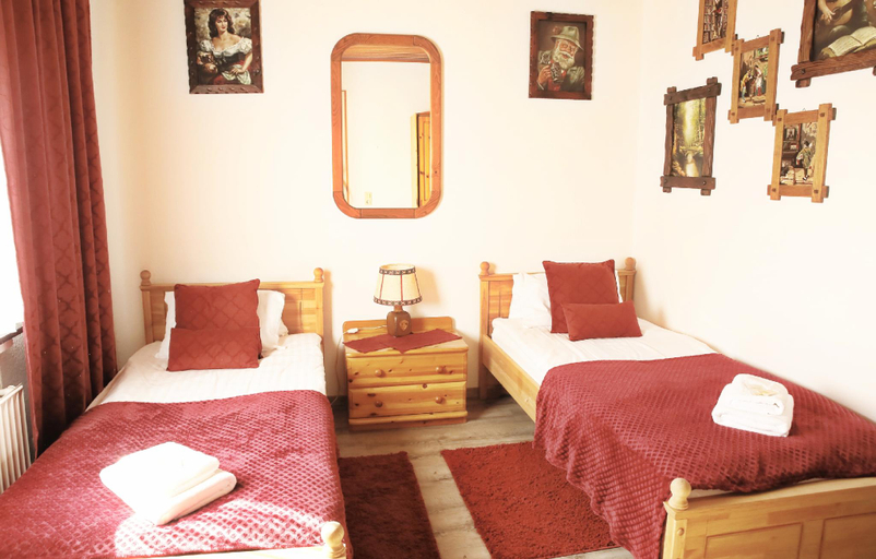 Bedroom 2, Hotel-Restaurant Zum Burgkeller, Birkenfeld