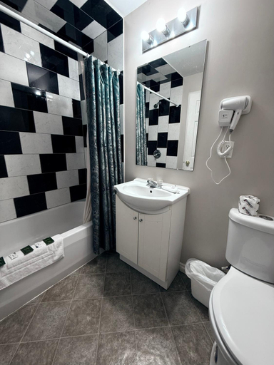 Bathroom 2, Guest Inn Motel, Hastings