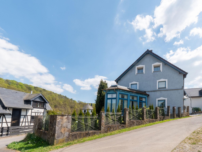 Exterior & Views 1, Luxurious holiday home with a nice private garden, Mayen-Koblenz