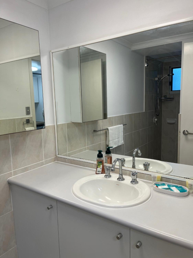 Bathroom 2, The Burlington Holiday Apartments, Maroochy - Maroochydore