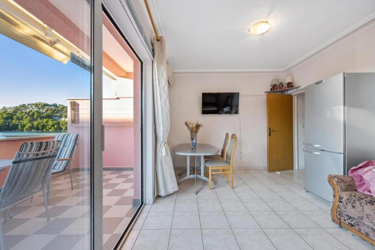 Others 4, Villa Australia, Šibenik