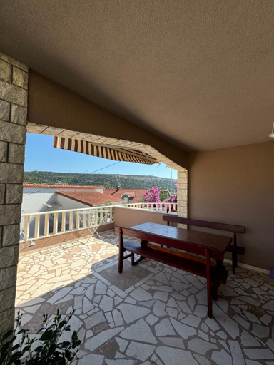 Others 4, Villa Nada, Marina