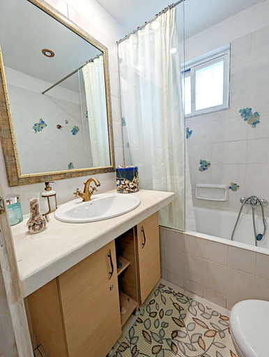 Bathroom, Gavalas Apartment in Agios Konstantinos, Central Greece
