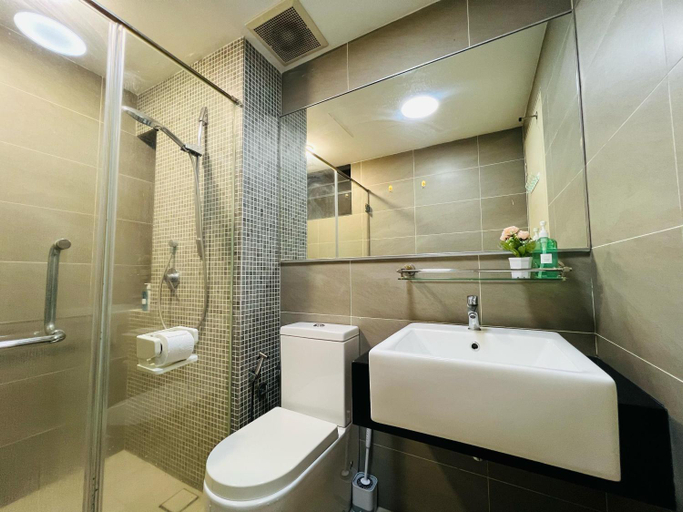 Bathroom 3, Sunway Velocity V Residence by DeUrban, Kuala Lumpur
