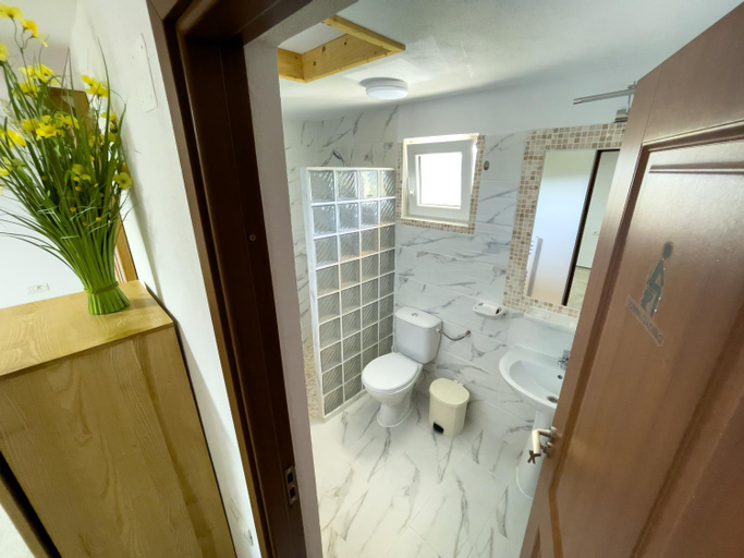 Bathroom 3, Han Pizza&Pasta, Domnesti