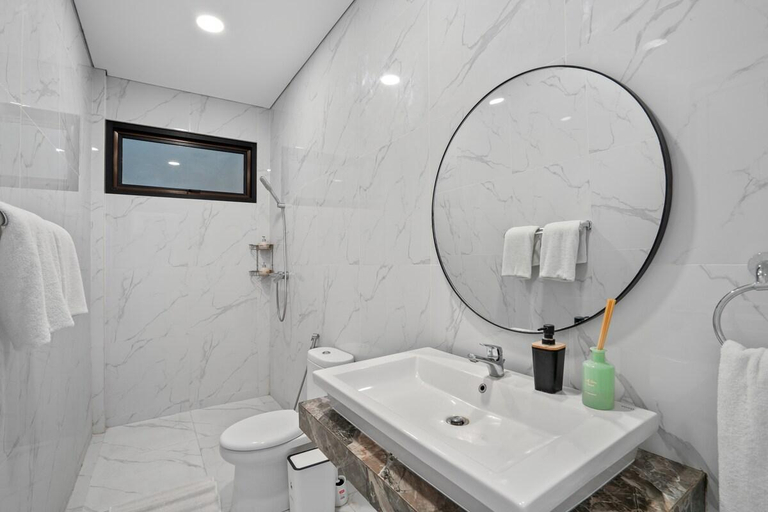 Bathroom, Large Luxury Modern Mansion Sleeps 8 up to 50, Badung