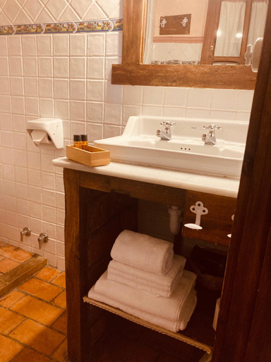 Bathroom 3, Posada la Trebede, Cantabria