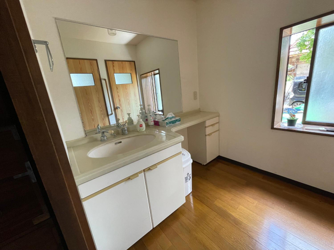 Bathroom 2, temple stay 玉林寺, Sado