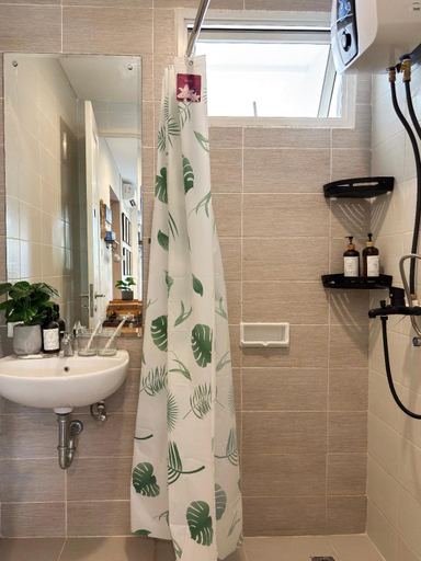 Bathroom 4, Cozy Botanical Garden House, Batam