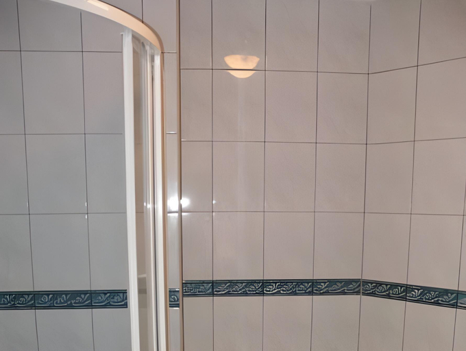 Bathroom 3, Marina, Kamień