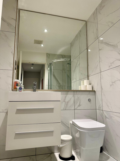 Bathroom 2, London Regent Apartments King's Cross, London