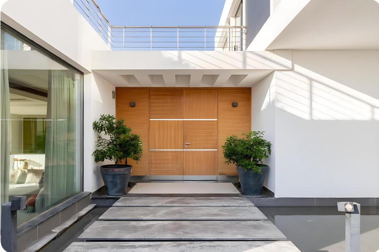 Exterior & Views