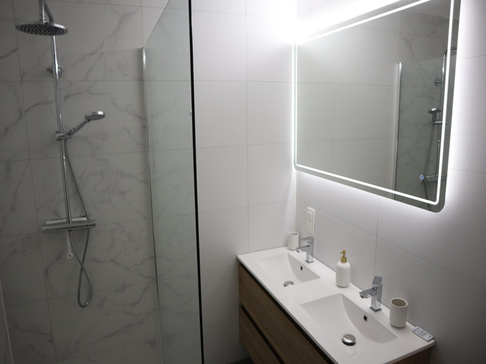 Bathroom 3, Apartment in Nieuwpoort near Beach Marina, West-Vlaanderen