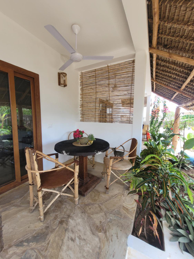 Others 5, Iaia apartments, Kusini