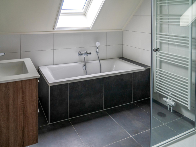 Bathroom 3, Garden Paradise in Frisian, Littenseradiel