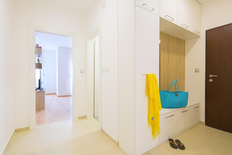 Others 5, Chiron Apartments