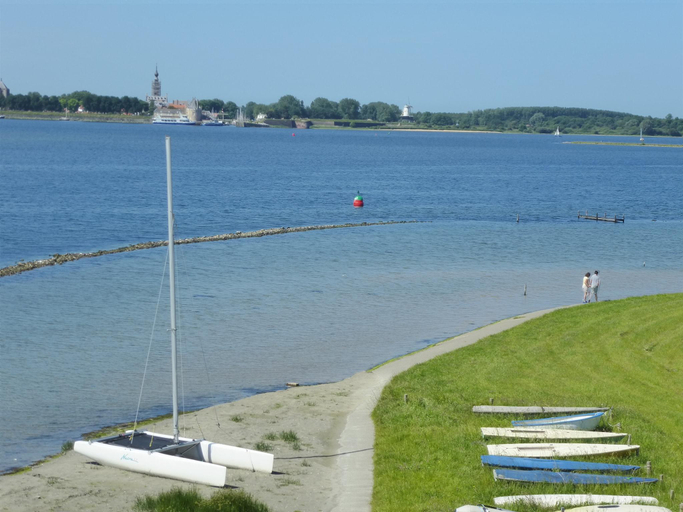 Others 5, Apartment in Veere with Marina Views