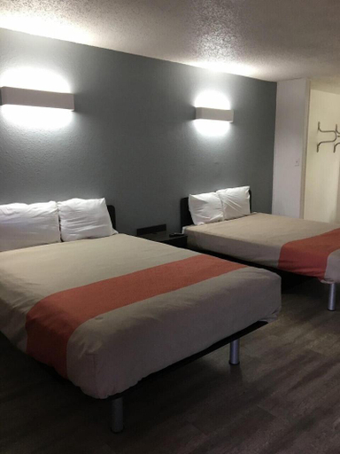 Bedroom 3, Sands Motel, Culberson