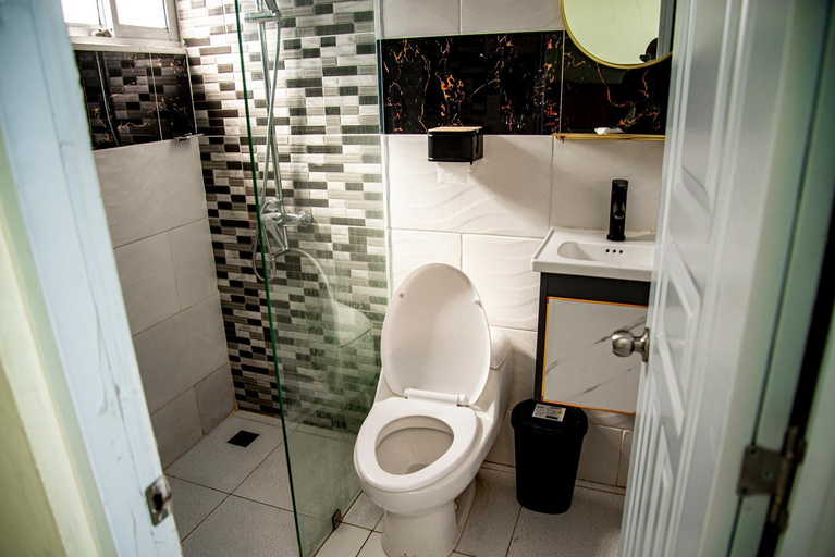 Bathroom 4, Hotel J&M, Salvaleon de Higuey