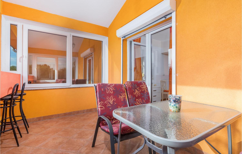 Others 5, Apartment 2222, Pula