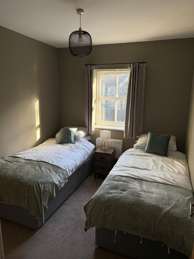Bedroom 2, Spacious Contractor House for Families, Groups, and Free Parking, Somerset