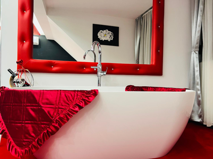 Bathroom 3, Becs Panzio Lenti, Lenti
