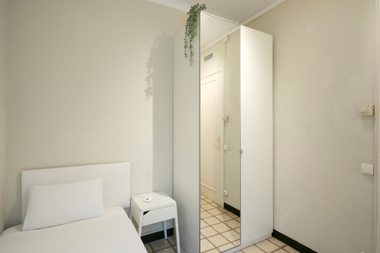 Bedroom 2, 63PAR1016- Sunny apartment in Paralel, Barcelona