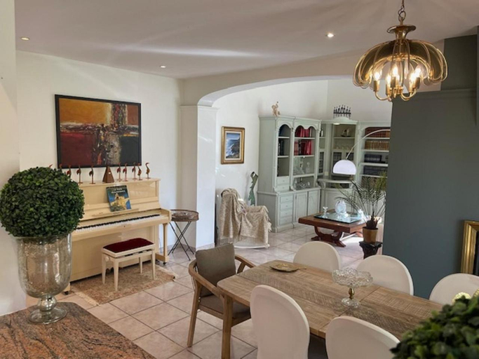 Facilities 4, Les Muscades des Alpilles, Bouches-du-Rhône