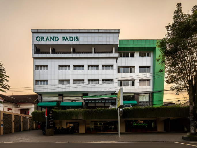 Exterior & Views 4, Grand Padis Hotel, Bondowoso
