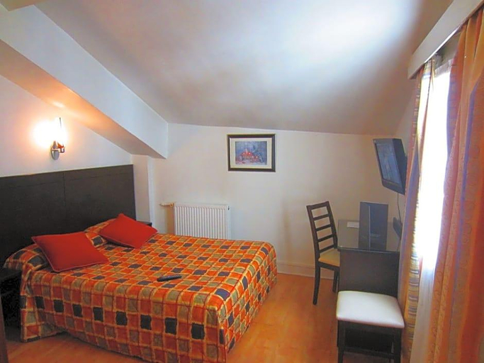 Bedroom 2, Hotel Amiot, Paris