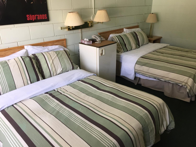 Bedroom 3, Falcon Lake Hotel, Division No. 1